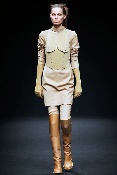 Look 7